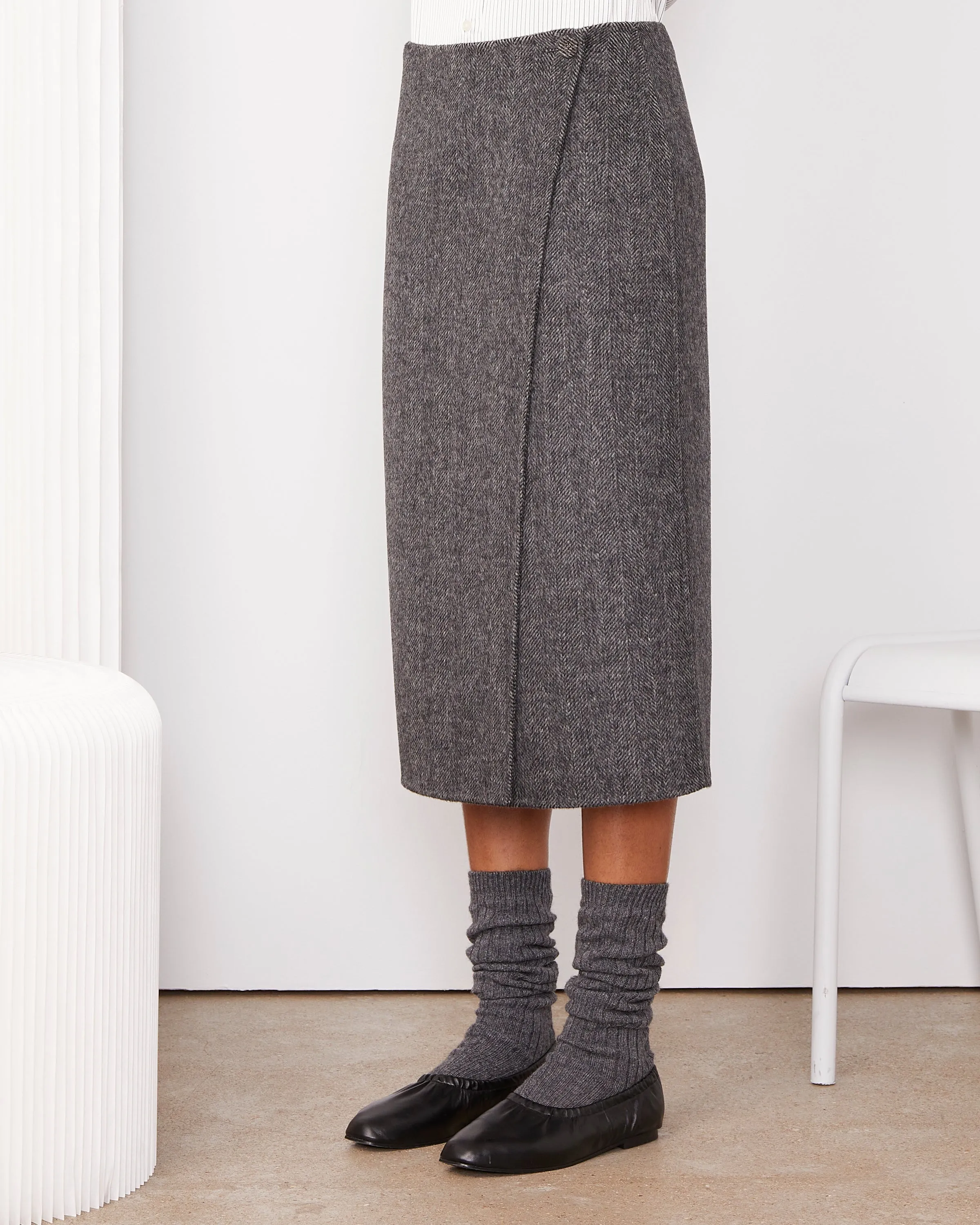 Jupe pietra sold by Officine Generale product image thumbnail 5