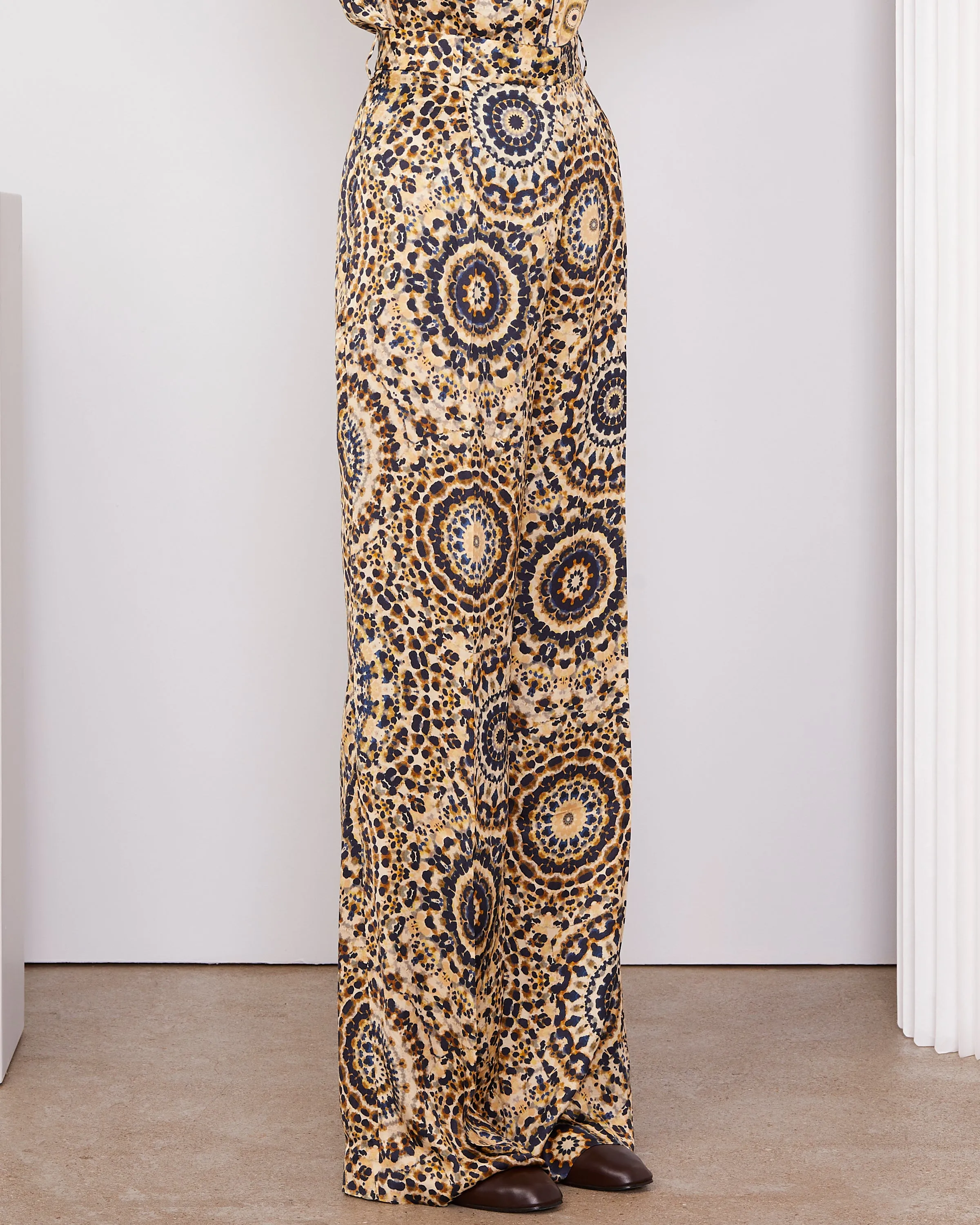 Pantalon gracella sold by Officine Generale product image thumbnail 5