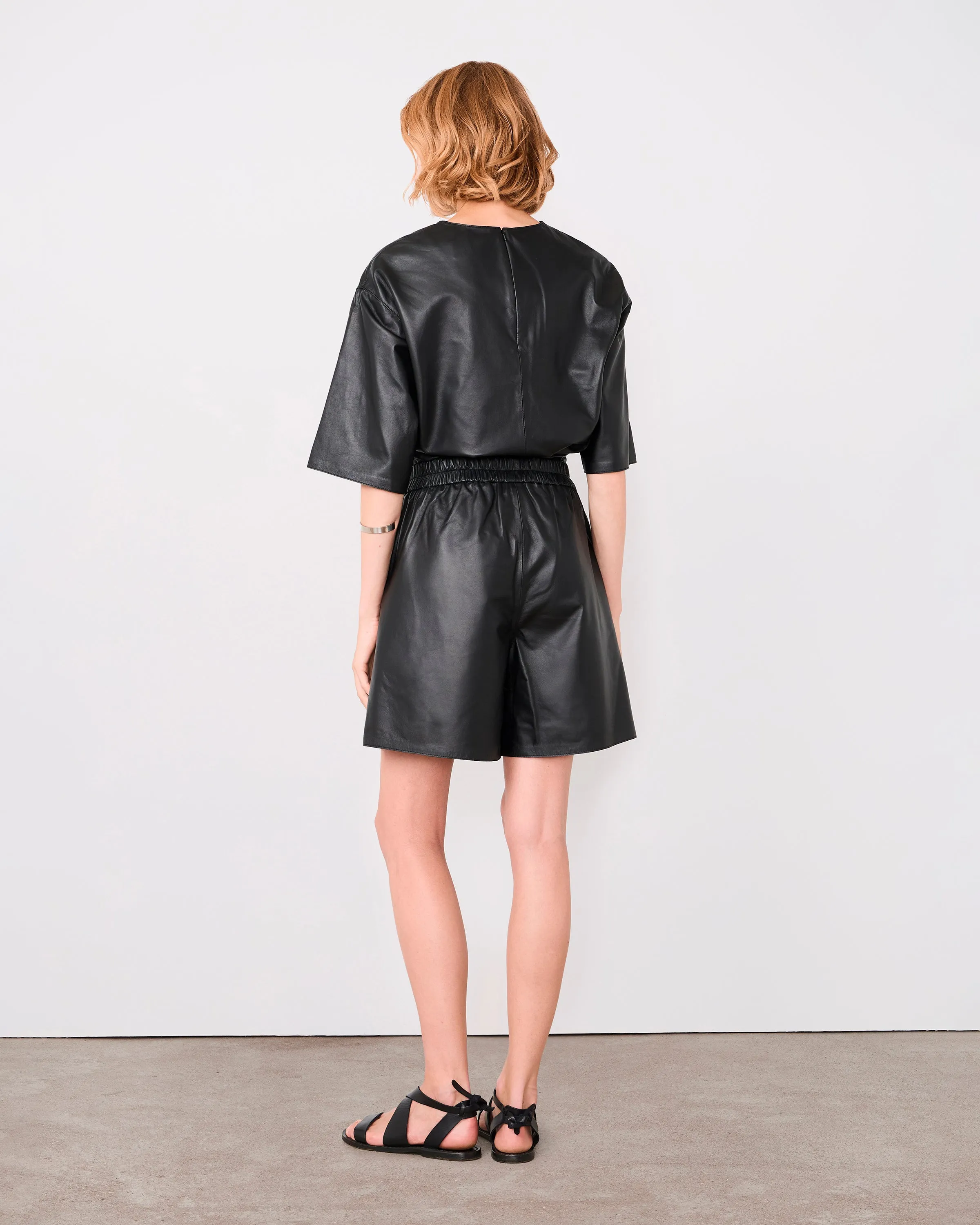 Short jona sold by Officine Generale product image thumbnail 2