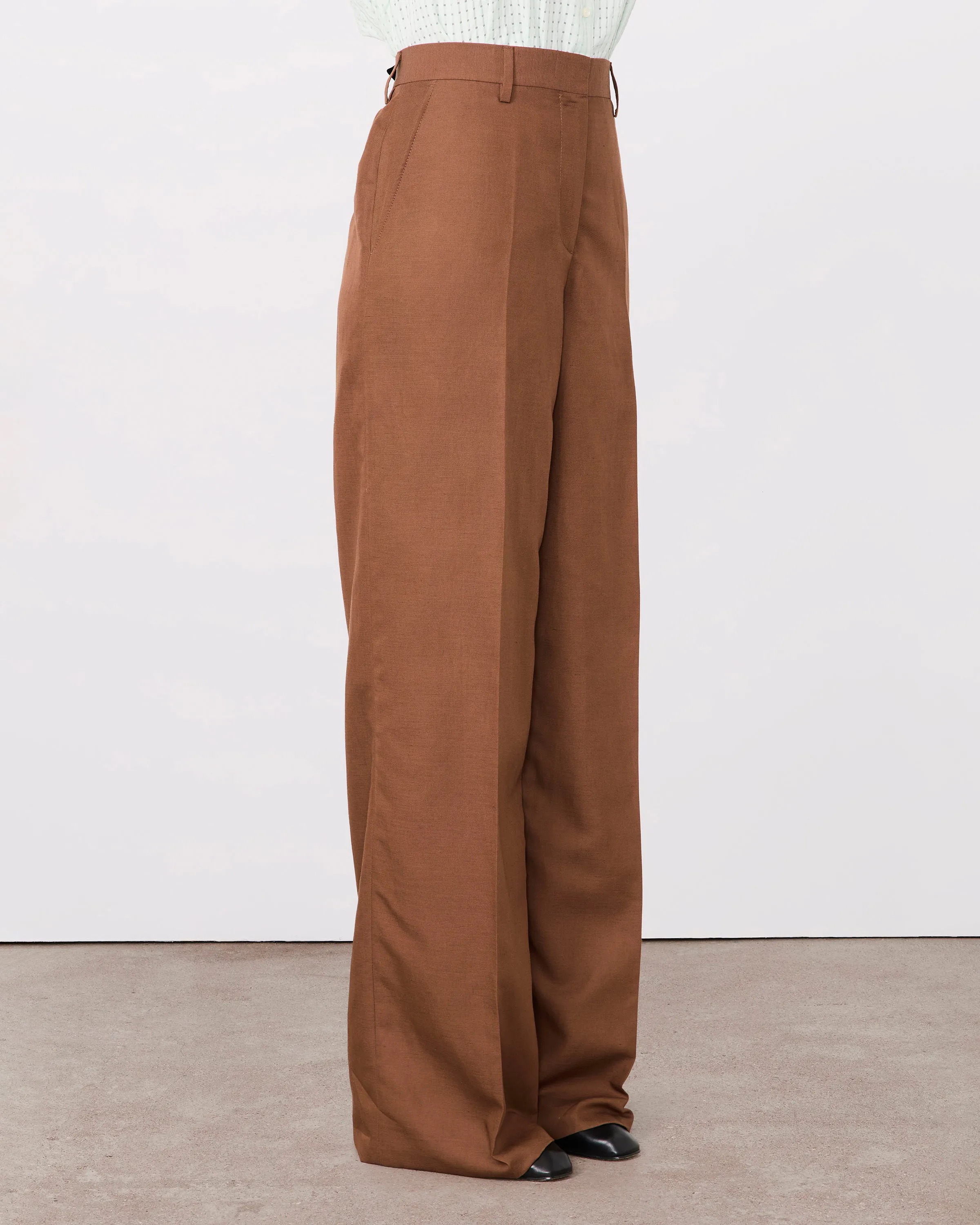 Pantalon rosa sold by Officine Generale product image thumbnail 3