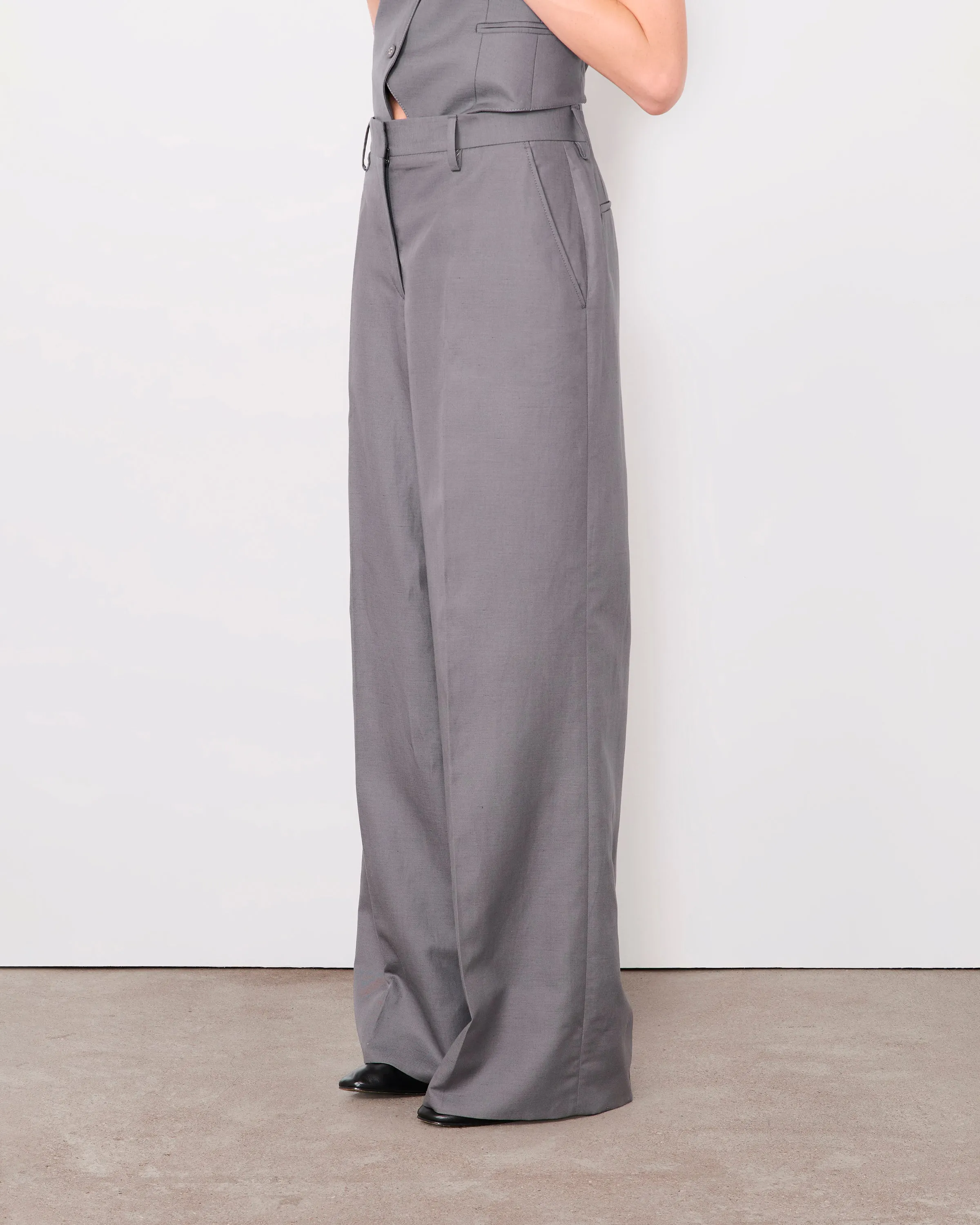 Pantalon rosa sold by Officine Generale product image thumbnail 3