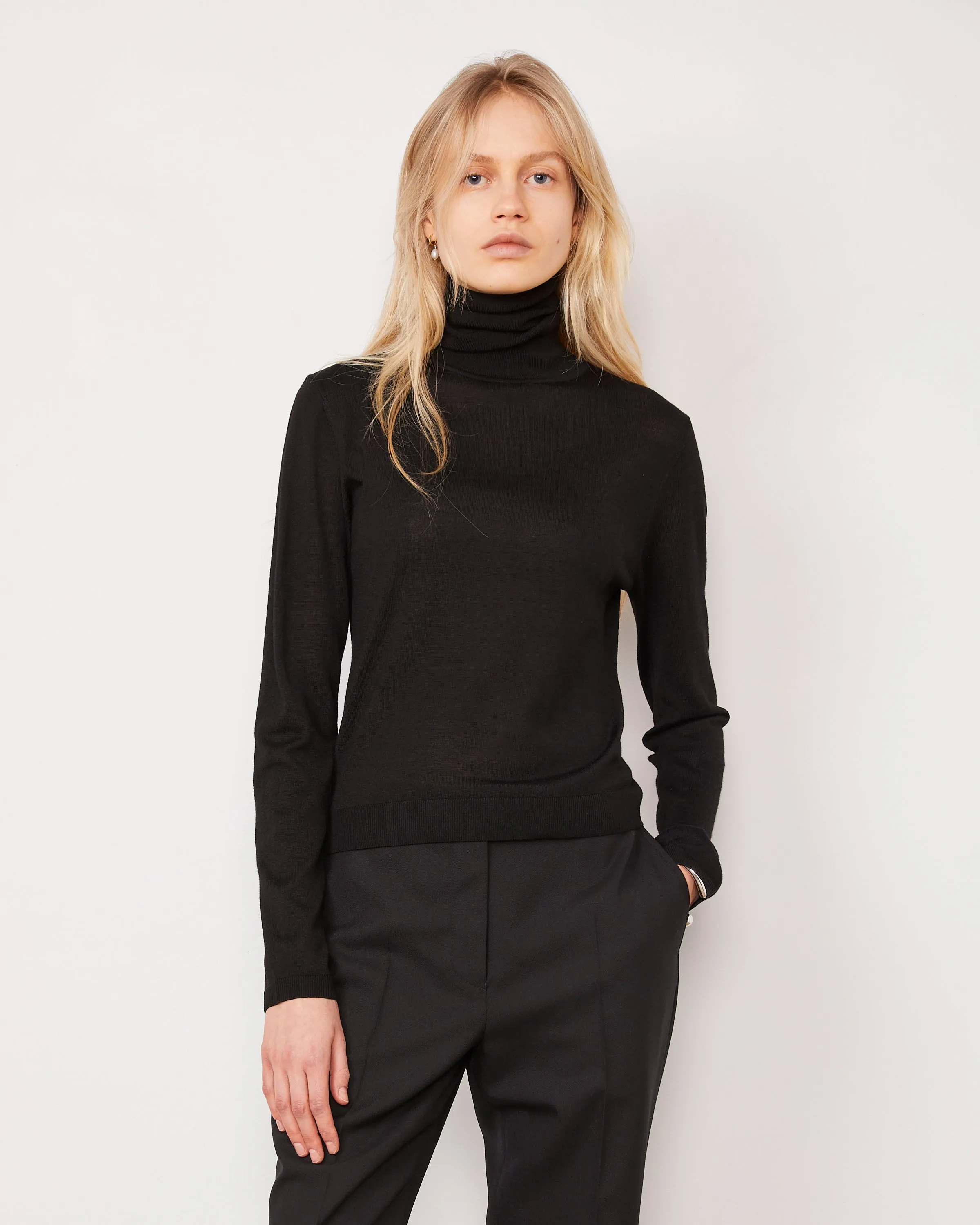Pull meli sold by Officine Generale
