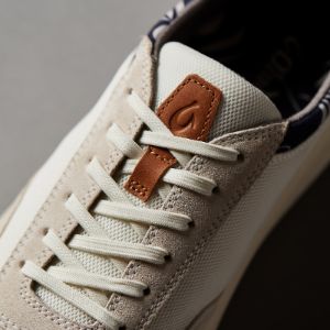 Pūnini - Off White / Aloha sold by OluKai