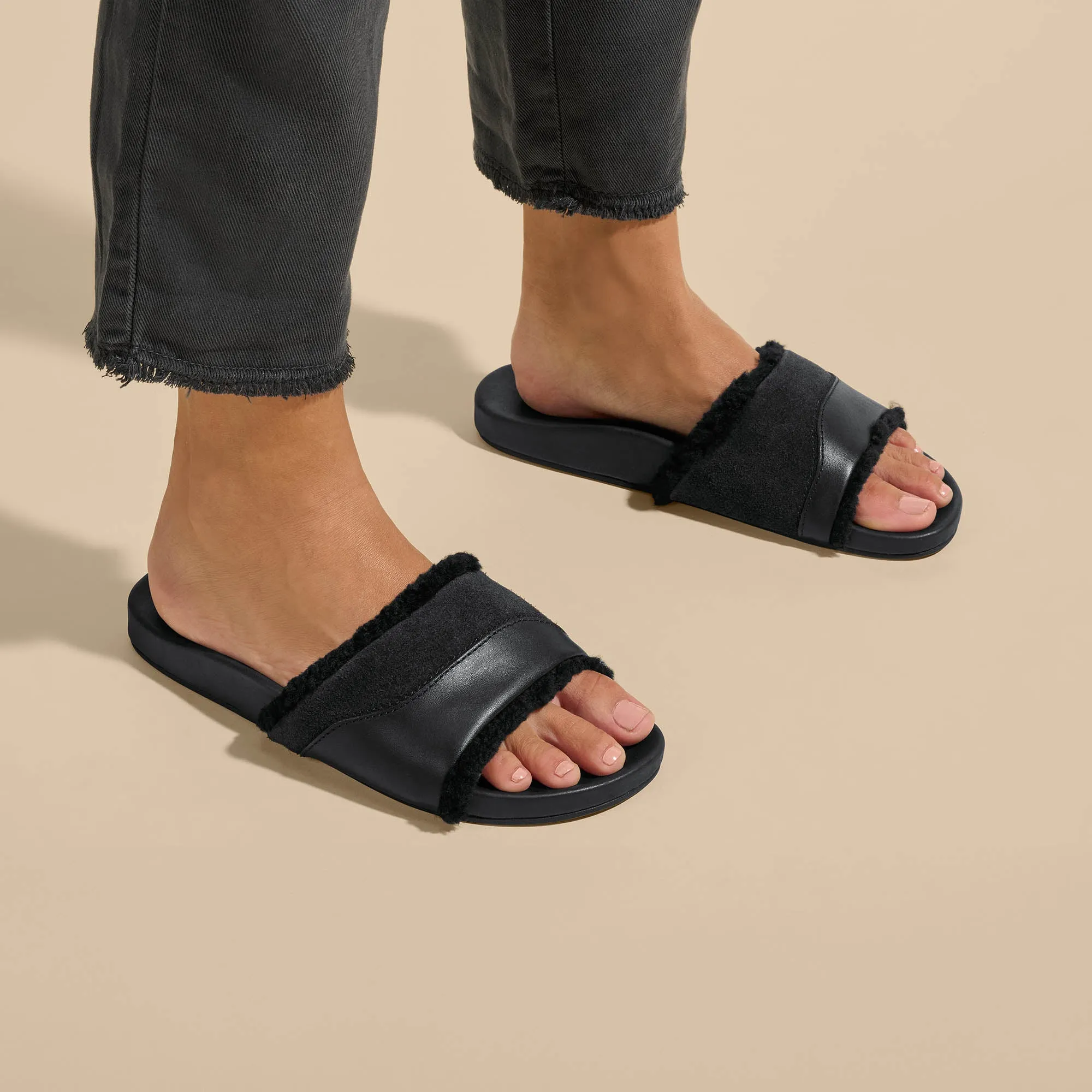Hō‘ala Slide - Black sold by OluKai product image thumbnail 2