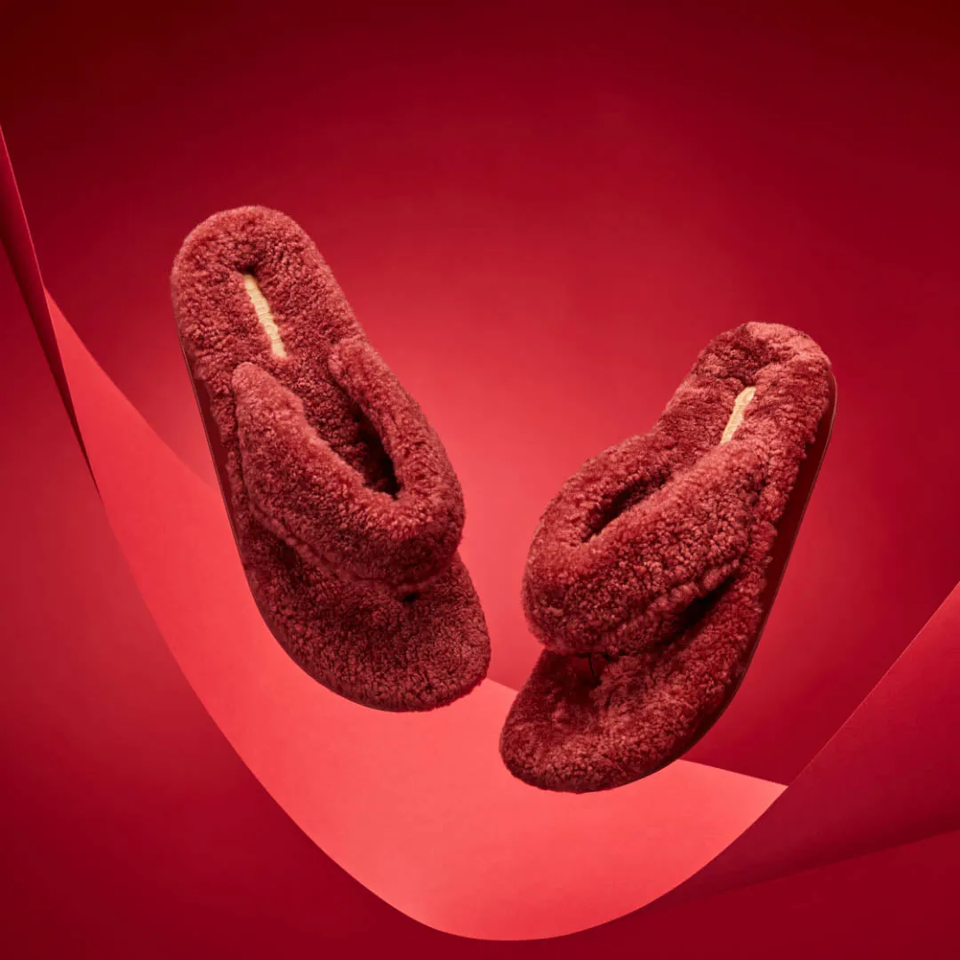 Kīpe'a Heu - Dark Rust sold by OluKai product image thumbnail 2