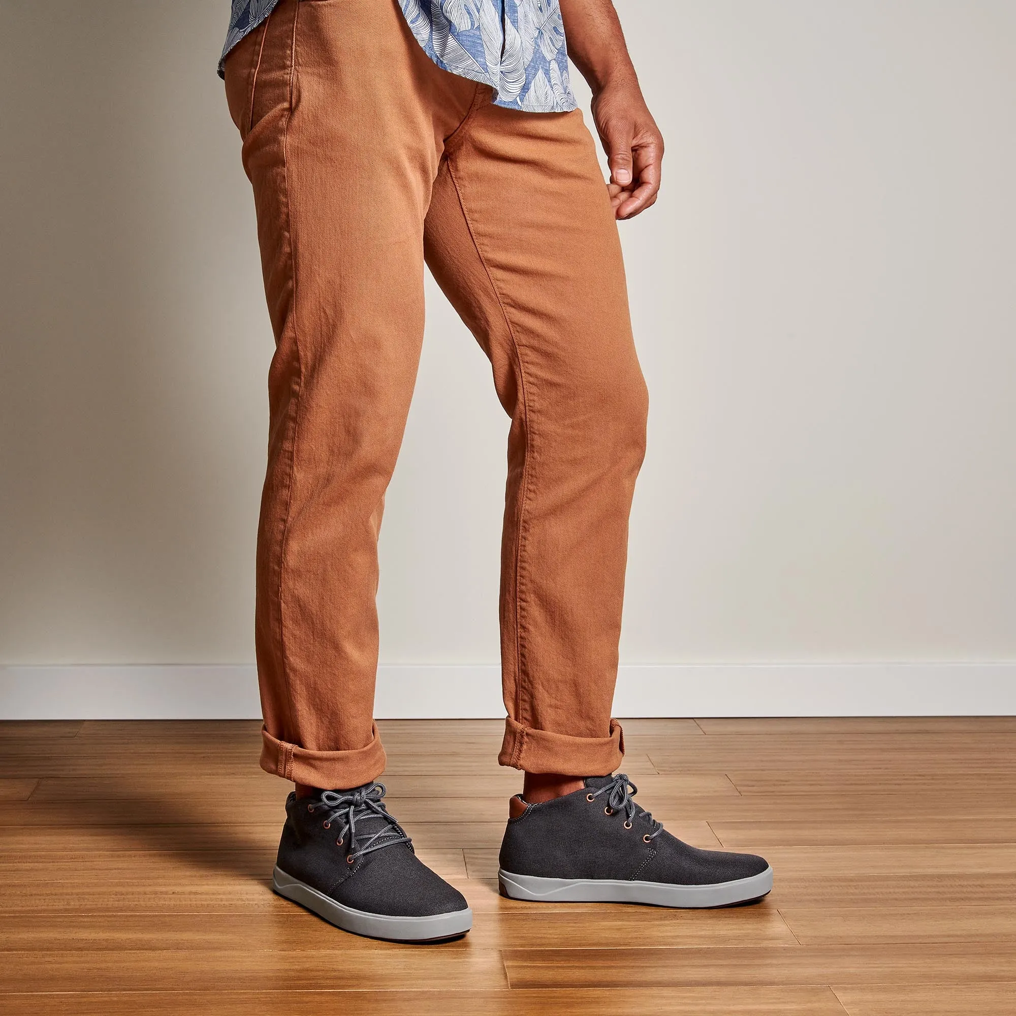 Nānā Hele Wai‘apo - Dark Shadow sold by OluKai product image thumbnail 5