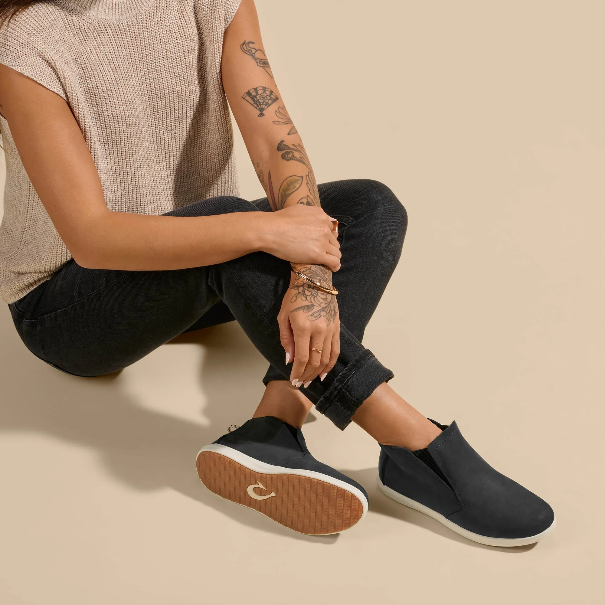 Hawai‘iloa Manu Hope - Lava Rock / Off White sold by OluKai product image thumbnail 4