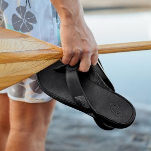 Tuahine - Black sold by OluKai