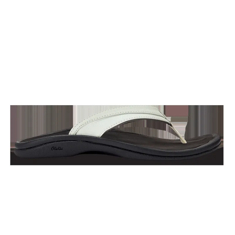 ‘Ohana - White / Black sold by OluKai