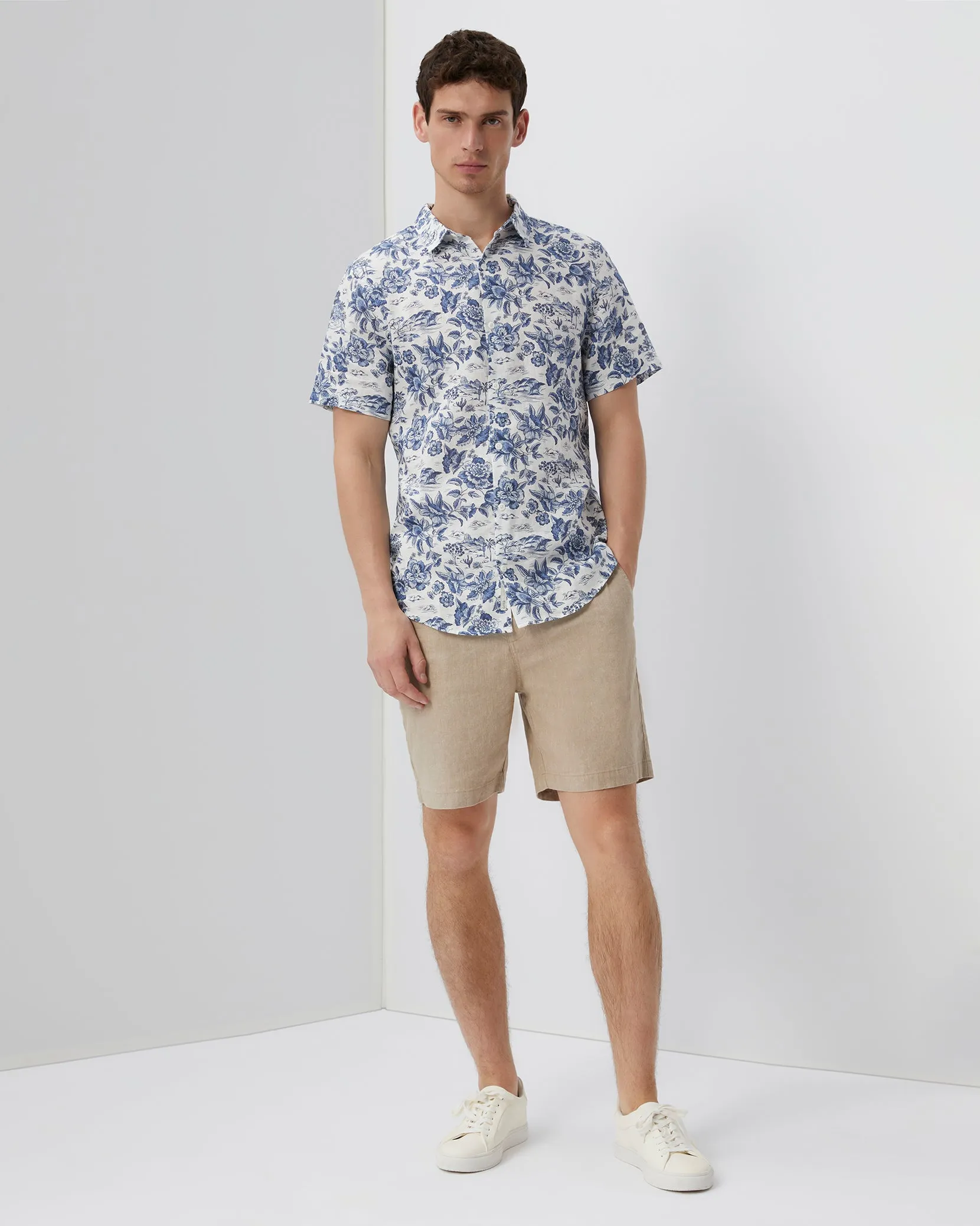 4-way Stretch Hybrid Walk Short 7" sold by Onia product image thumbnail 3