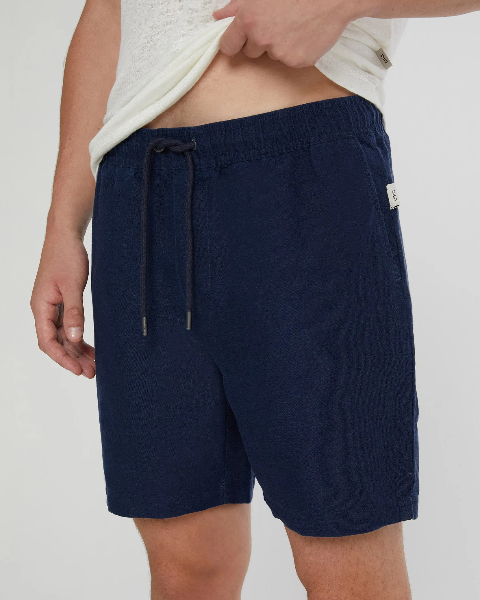 Air Linen Pull-on Short 6" sold by Onia product image thumbnail 3