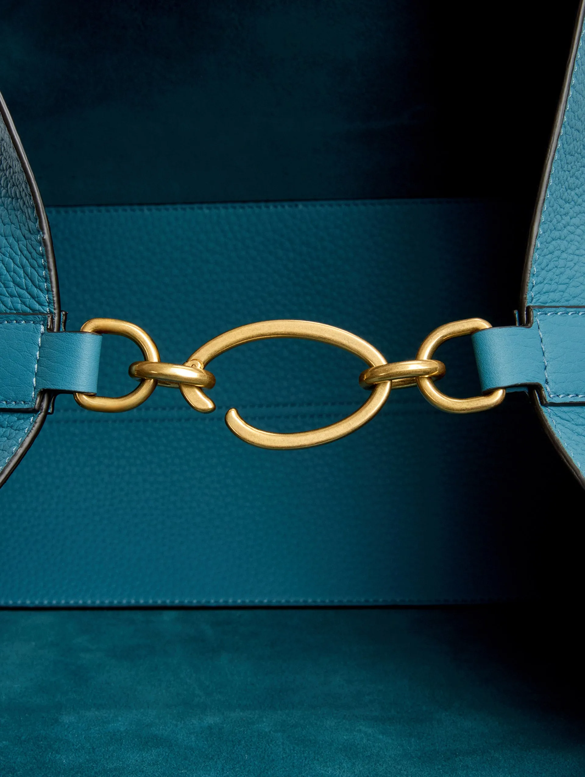 The Topaz sold by Oscar de la Renta product image thumbnail 4