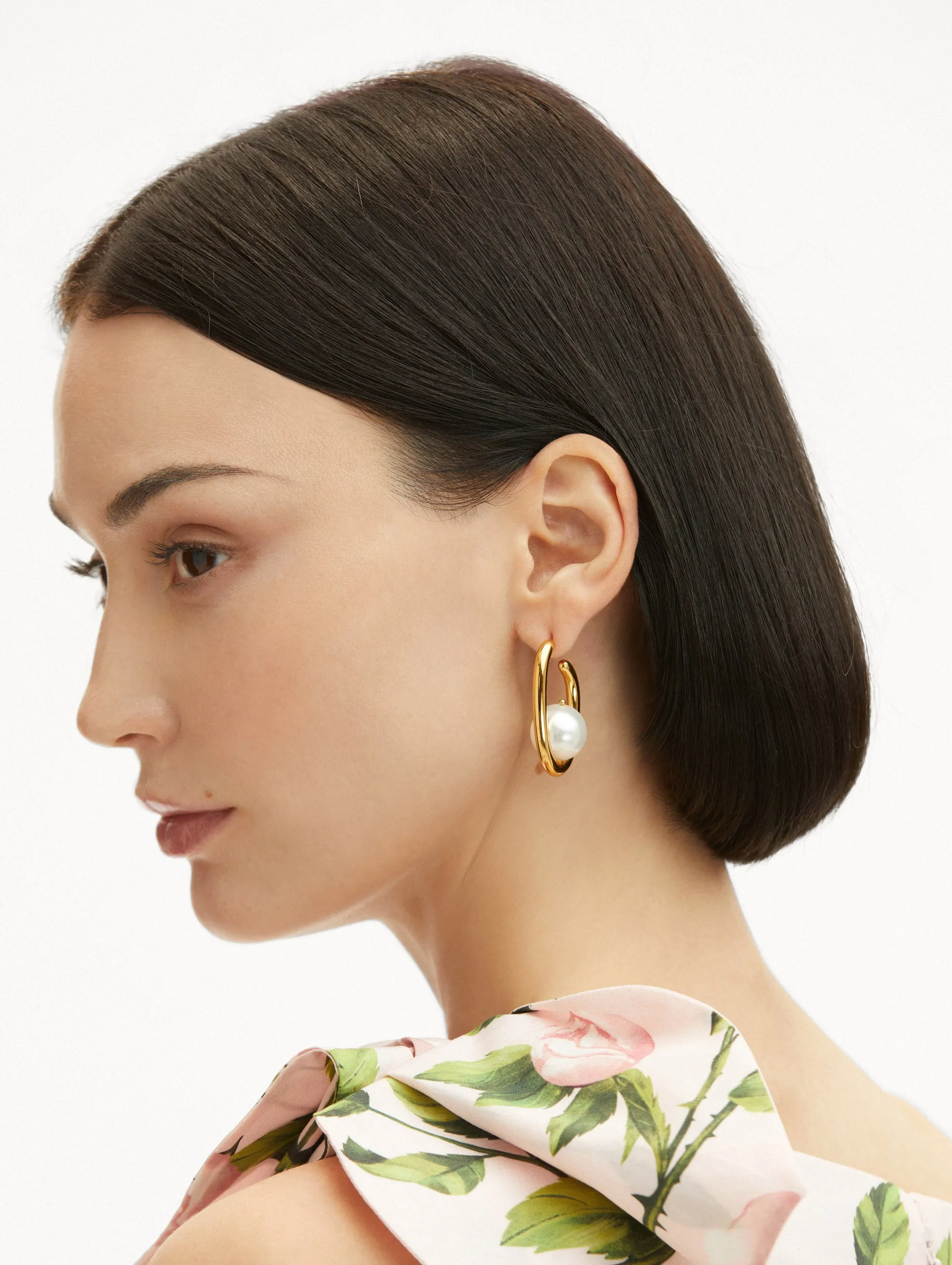 Pearl O Hoop Earrings sold by Oscar de la Renta product image thumbnail 2