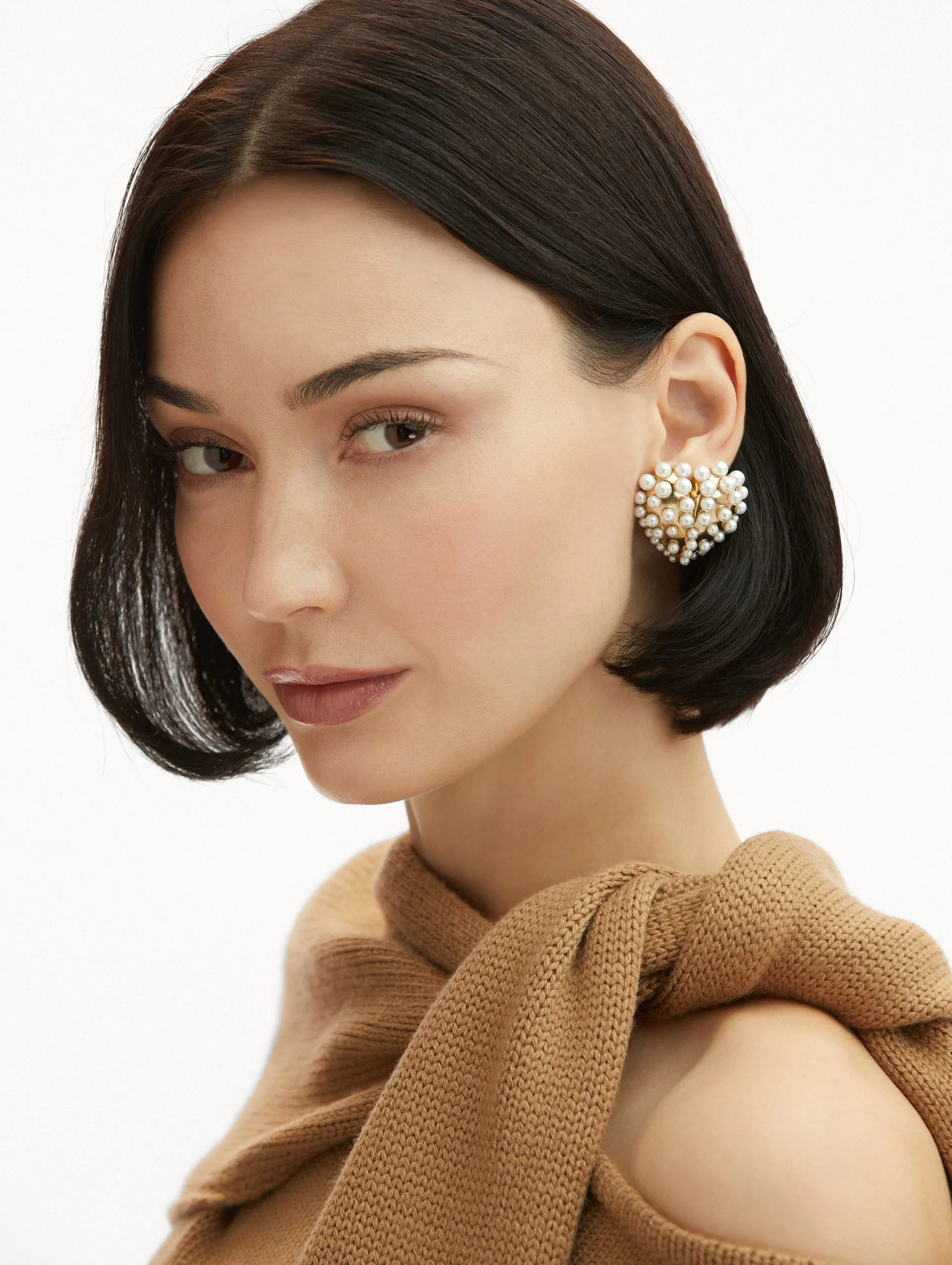 Pearl Heart Earrings sold by Oscar de la Renta product image thumbnail 2