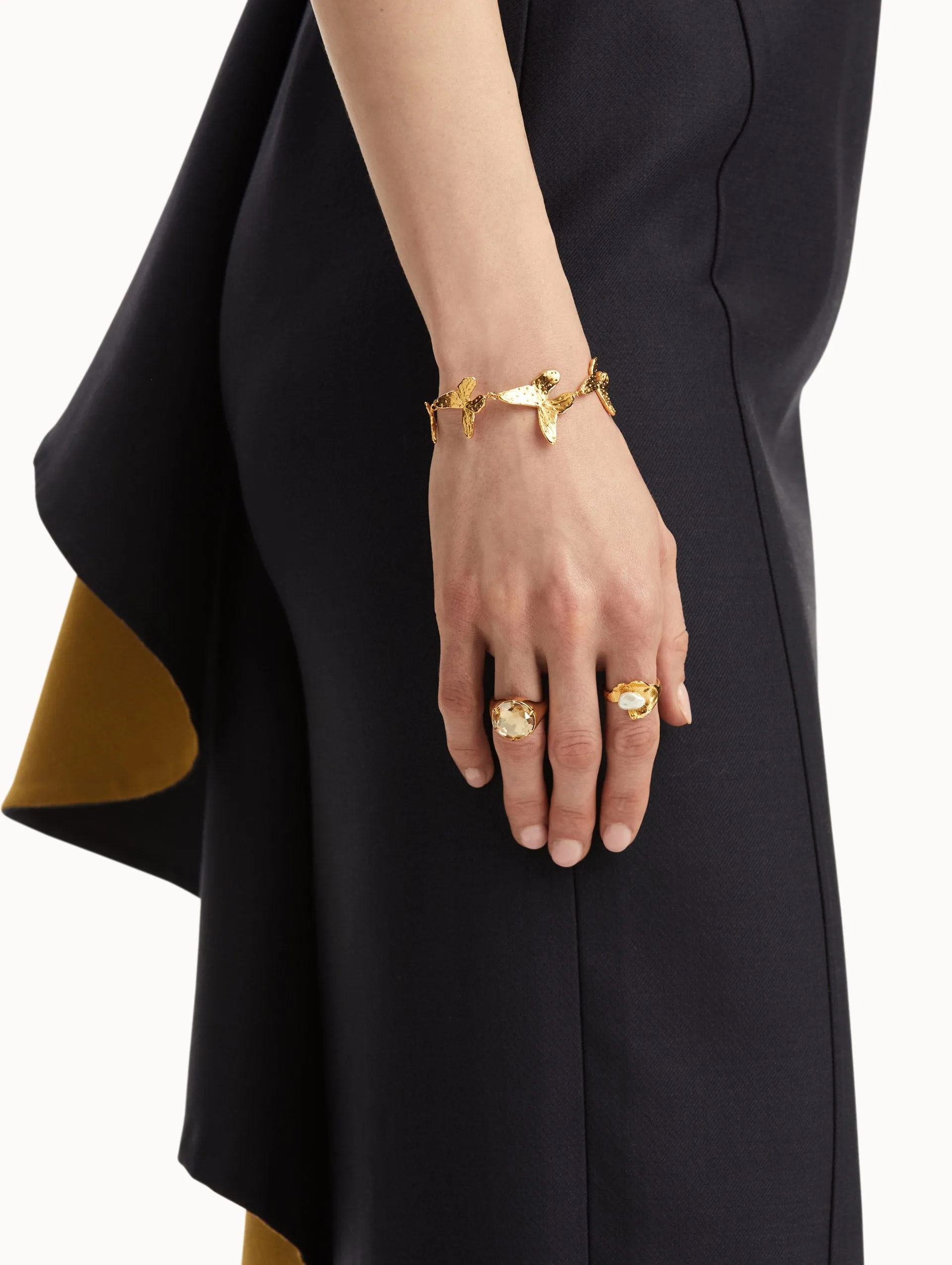 Pearl Lily Pad Ring sold by Oscar de la Renta product image thumbnail 3