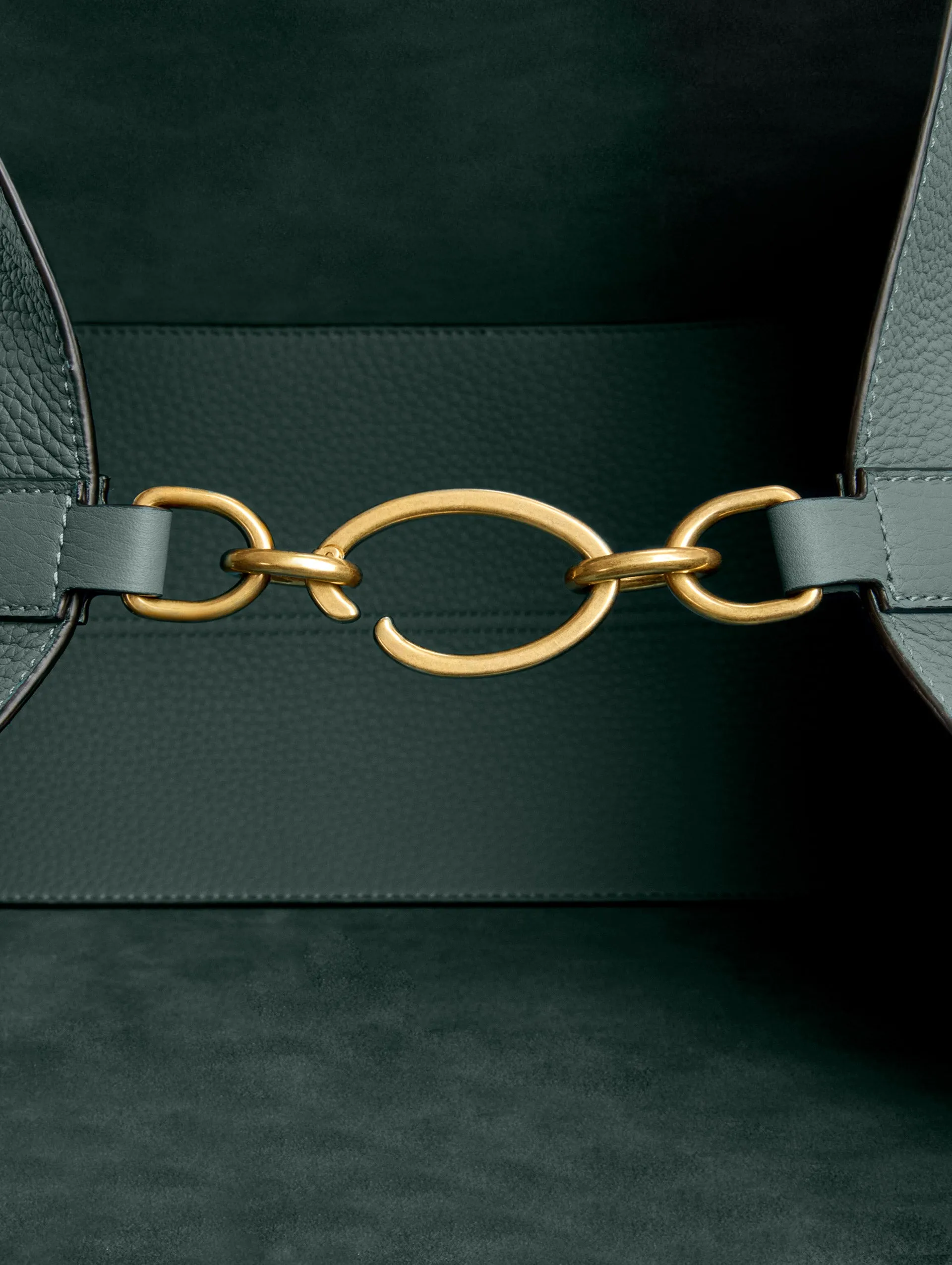 The Topaz sold by Oscar de la Renta product image thumbnail 4