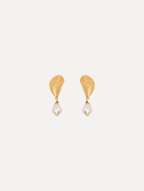 Mussel Pearl Drop Clip-On Earrings made by Oscar de la Renta