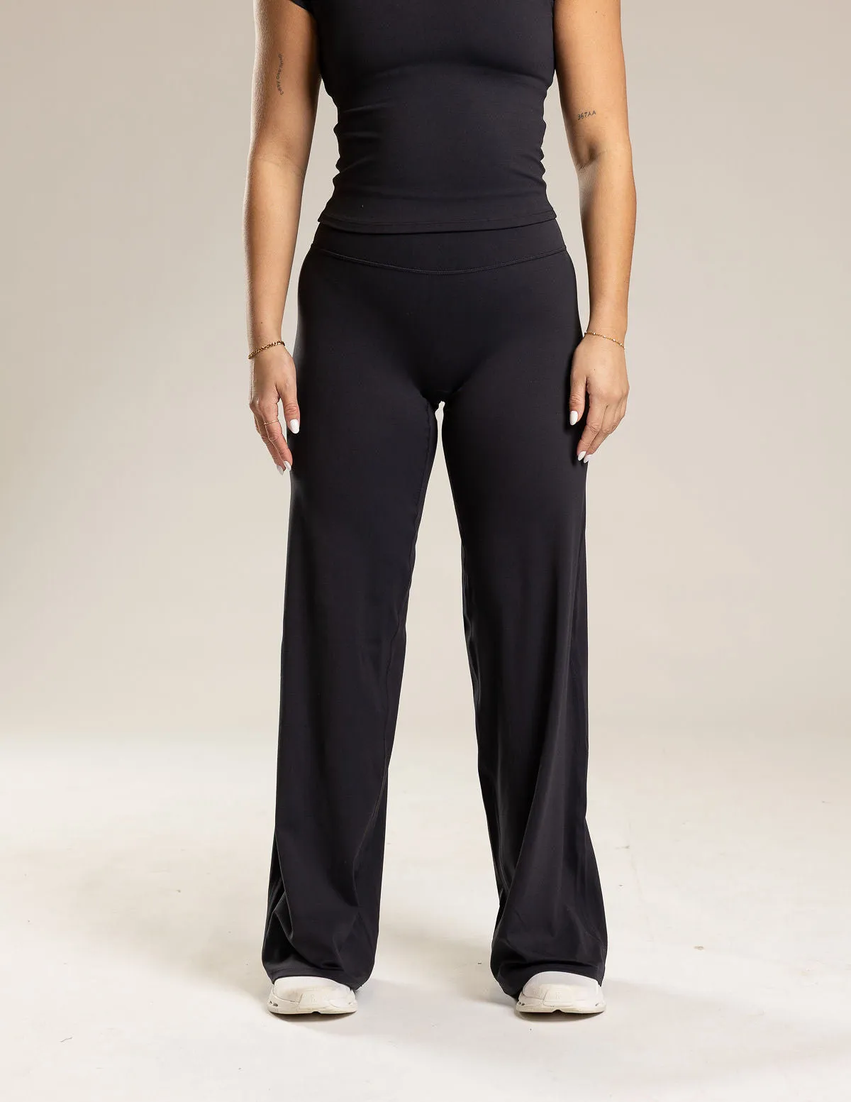 FEATHERTECH Classic Straight Leg Pant - Black sold by P'tula