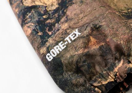 GORE-TEX COTTON RS JACKET ROCKSCAPE sold by PALACE