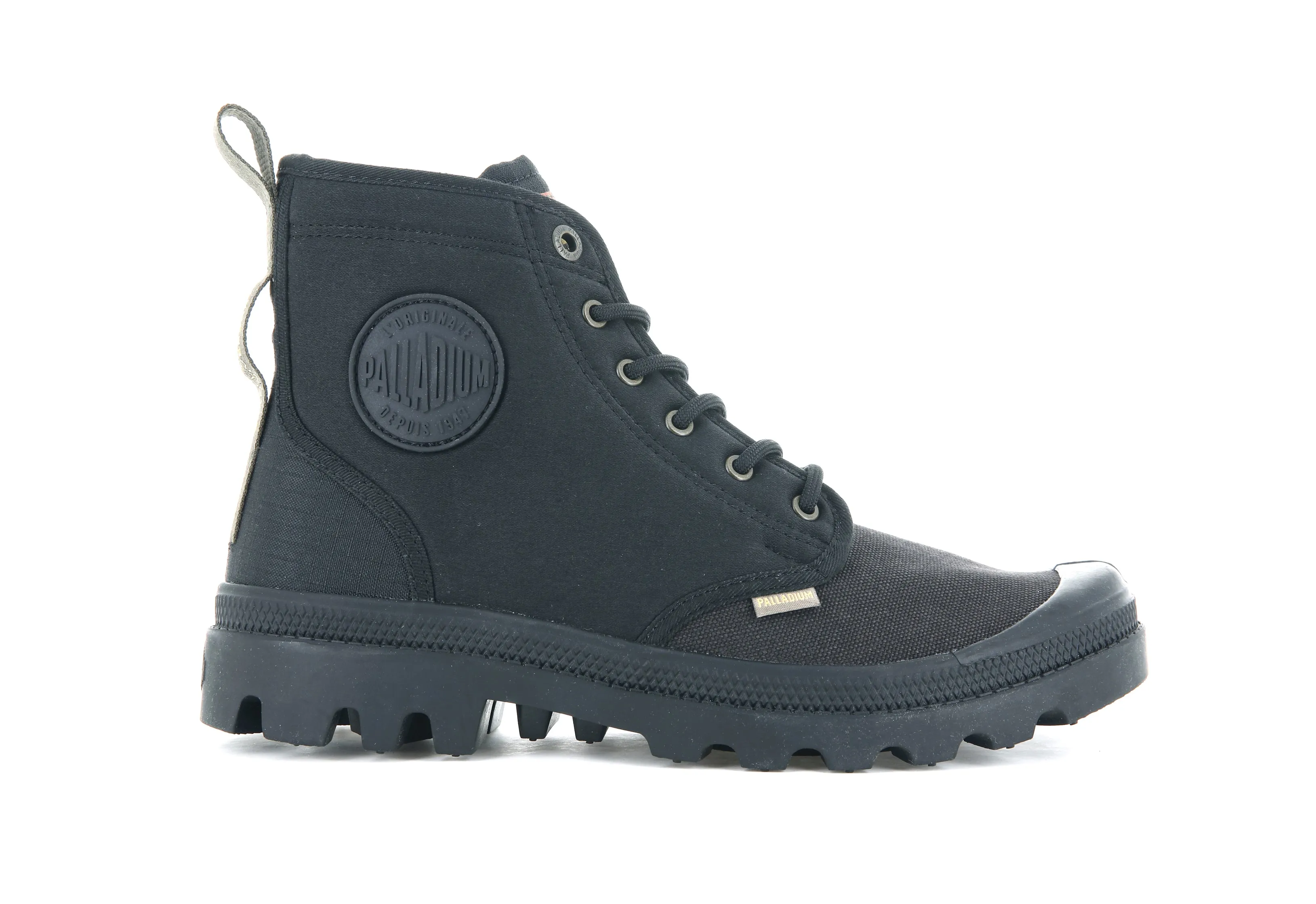 77953-008-M | Pampa Shade 75 | Black/Black sold by Palladium