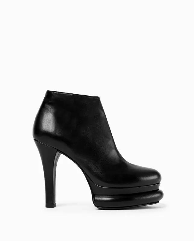 Ester Napa Black sold by Paloma Barcelo