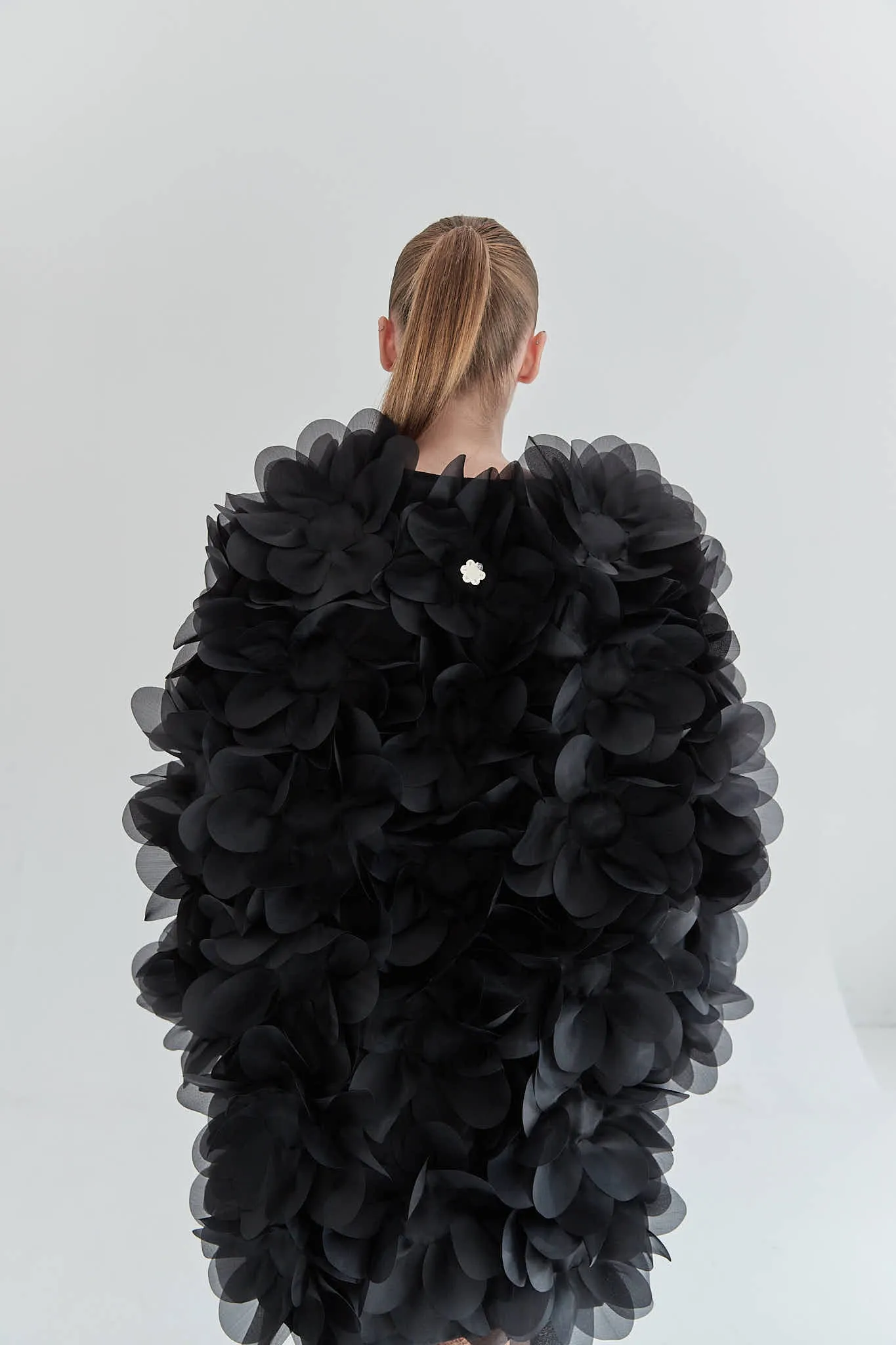 Пальто Peony Flower Fur чорне sold by PASKAL product image thumbnail 3