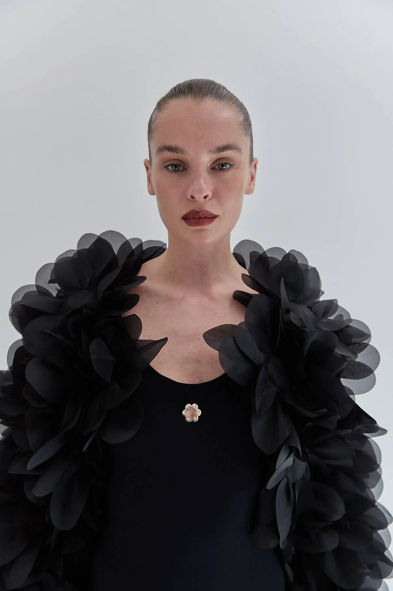 Пальто Peony Flower Fur чорне sold by PASKAL product image thumbnail 2