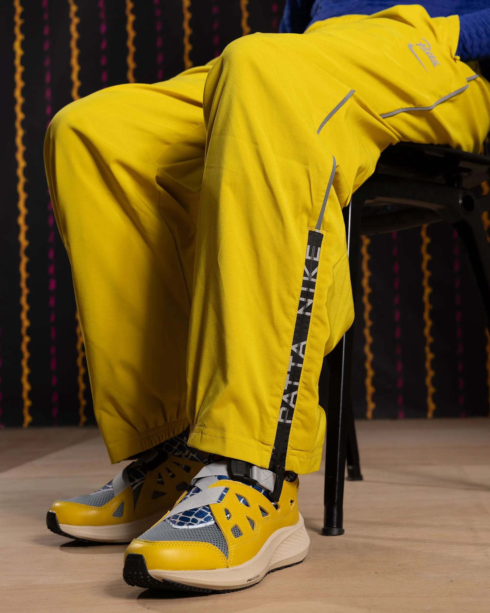 Nike x Patta Running Team Air Huarache (Saffron Quartz/Cool Grey-Sanddrift) sold by Patta product image thumbnail 3