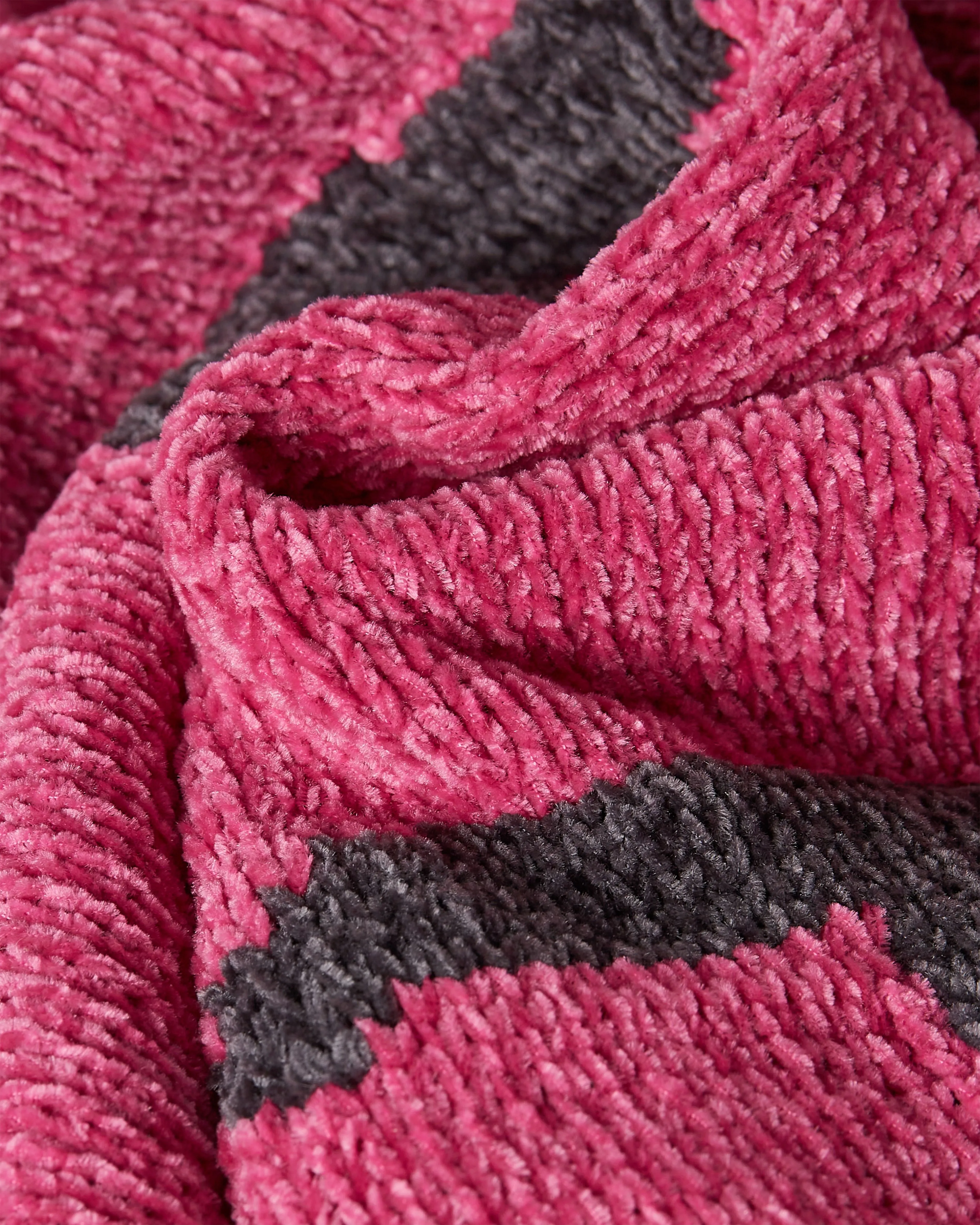 Patta Chenille Knitted Sweater (Fuchsia Red) sold by Patta product image thumbnail 3