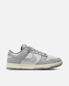 Nike WMNS Dunk Low sold by Patta
