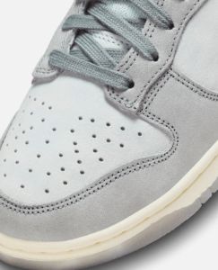Nike WMNS Dunk Low sold by Patta