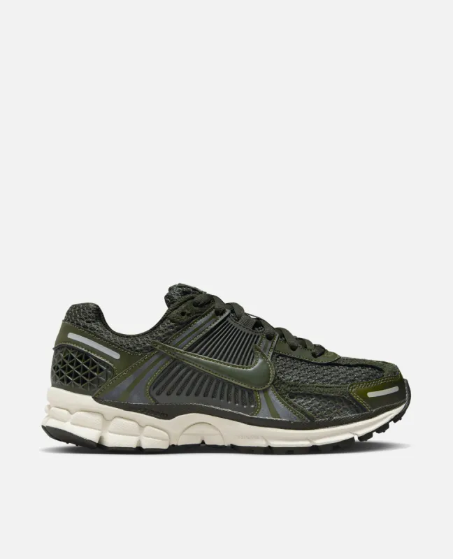 Nike WMNS Zoom Vomero 5 (Cargo Khaki/Sequoia-Sail-Metallic Silver) sold by Patta