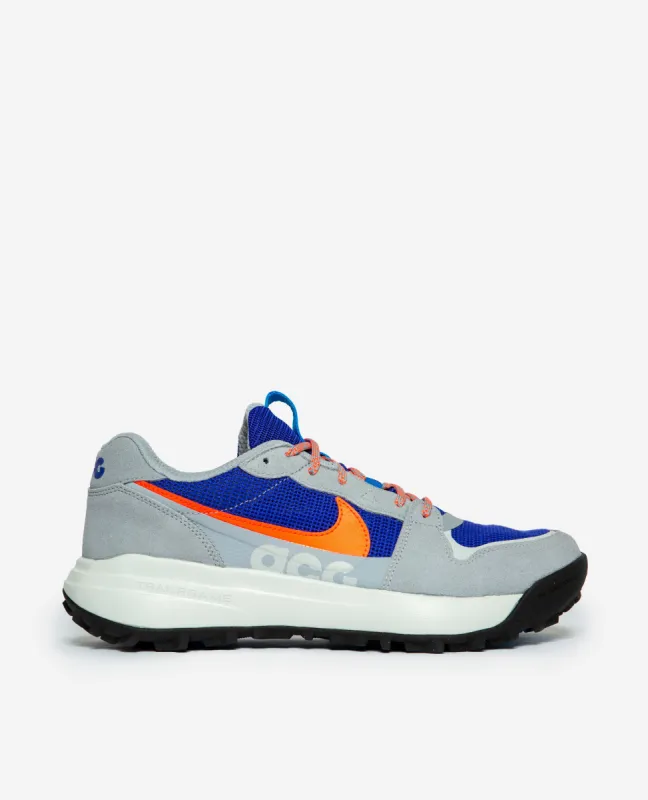 Nike ACG Lowcate (Wolf Grey/Bright Crimson-Indigo Burst) sold by Patta
