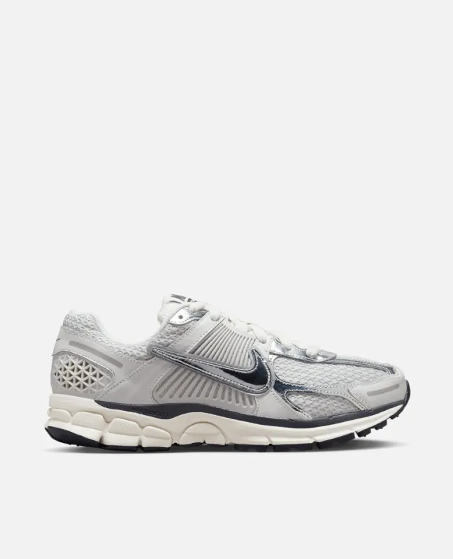 WMNS Nike Zoom Vomero 5 (Photon Dust/Chrome-Gridiron-Sail) sold by Patta