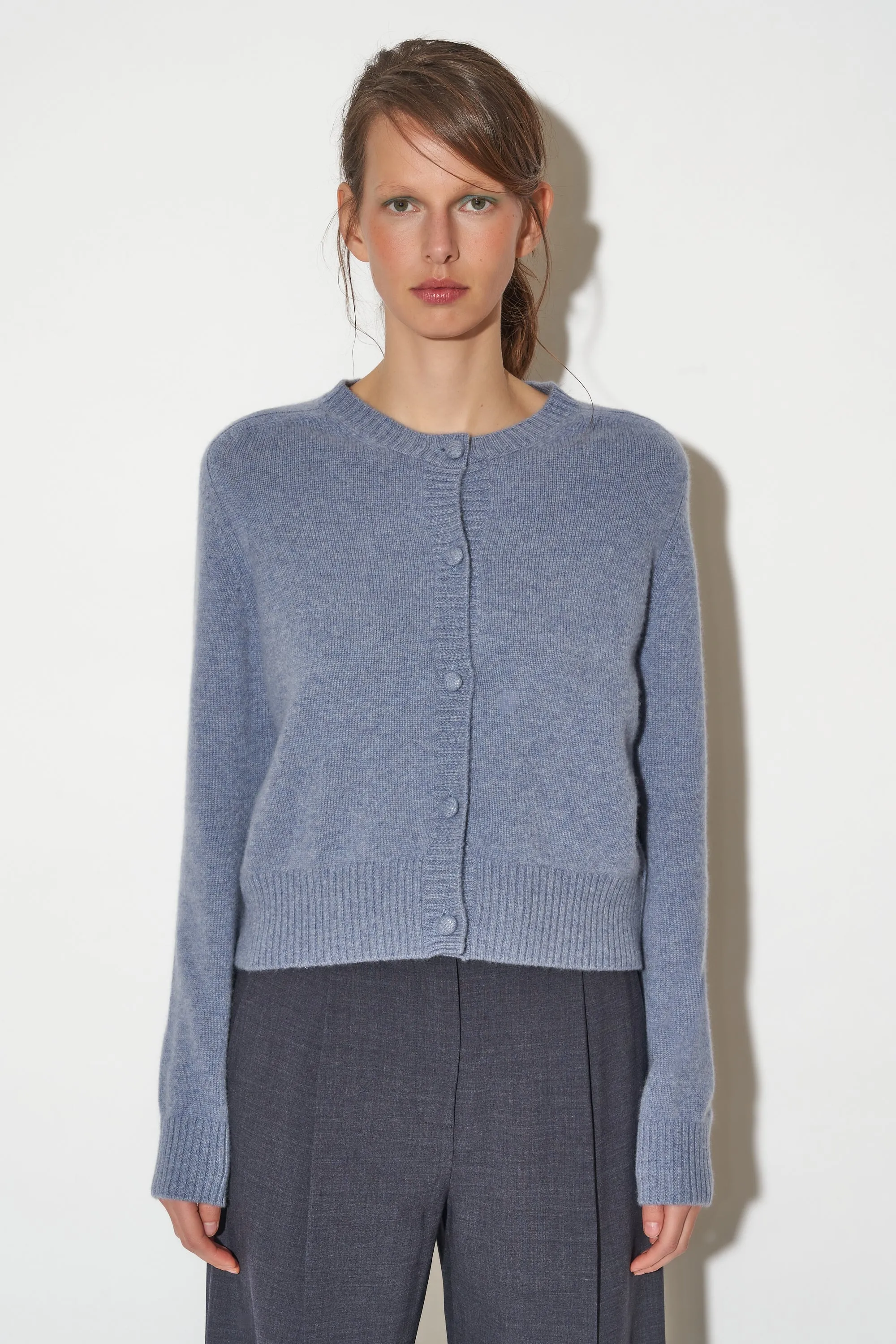 Cardigan en cachemire aux manches longues sold by Paul & Joe