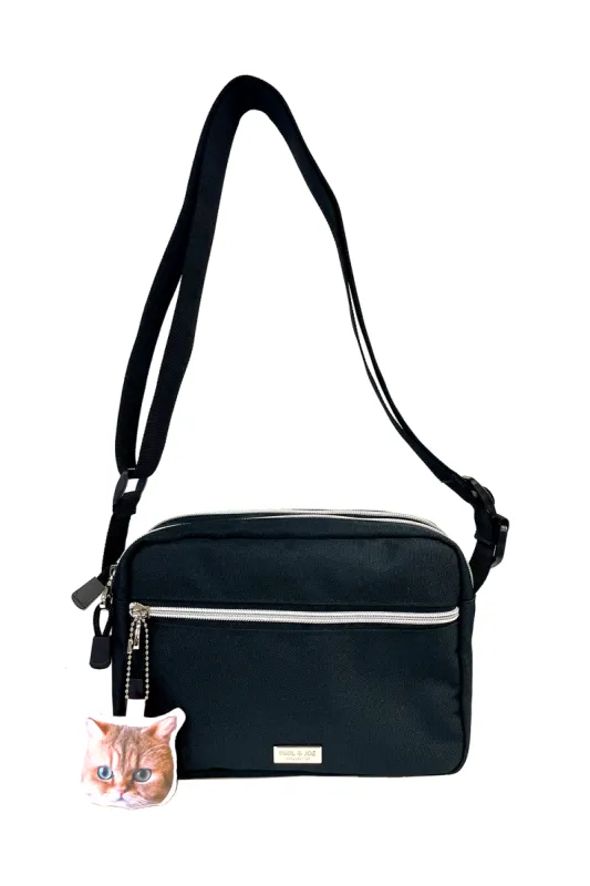 Sac noir à bandoulière sold by Paul & Joe