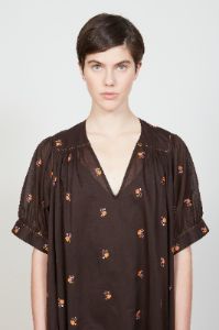 Robe midi en coton brodée de motifs fleuris sold by Paul & Joe