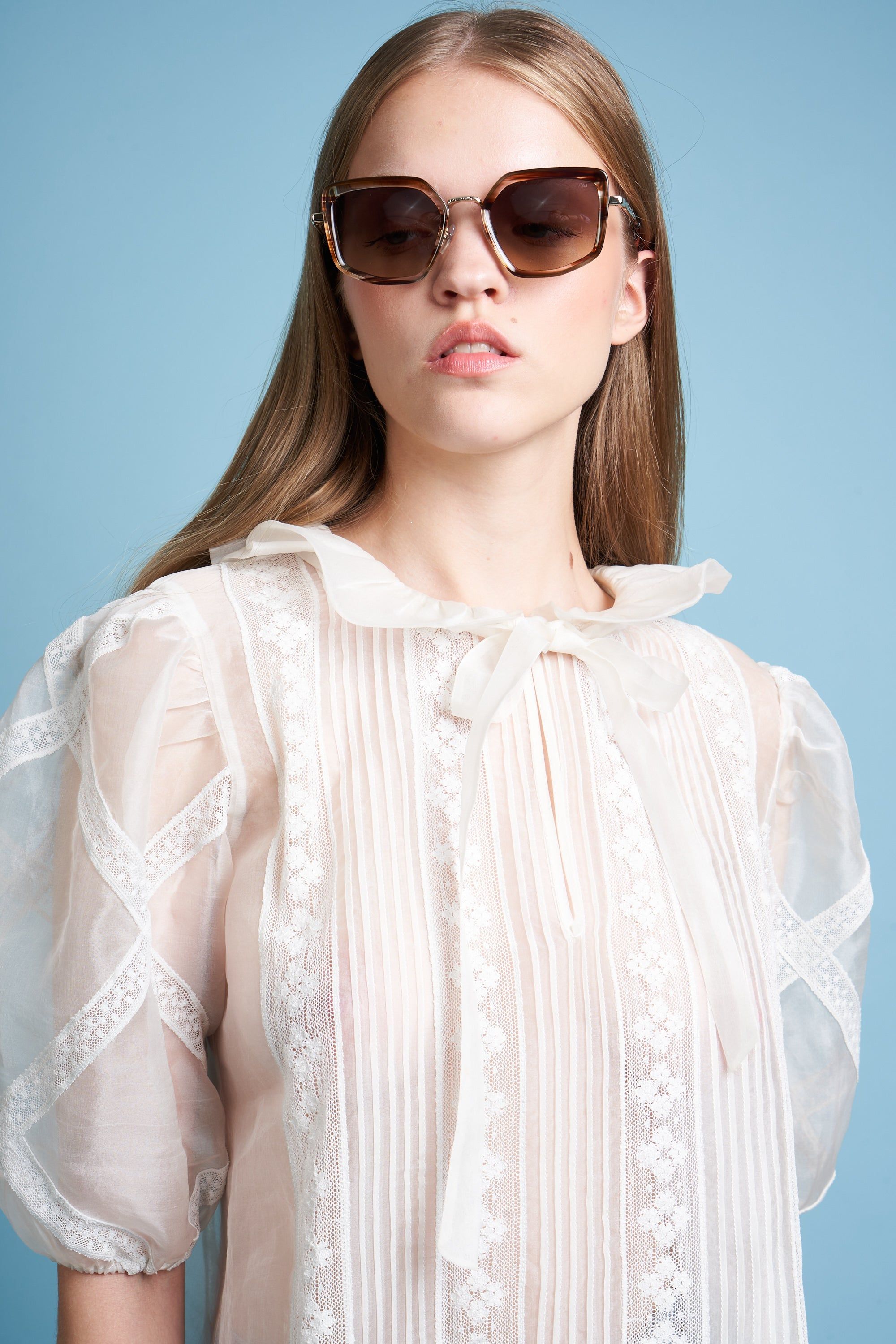 Blouse en organza de soie brodée de dentelle sold by Paul & Joe