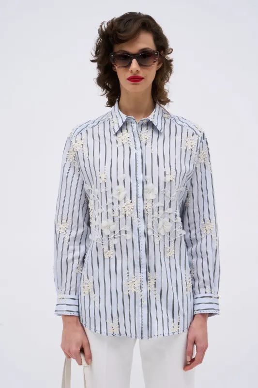 Chemise en popeline de coton rayée brodée à la main de motifs fleuris et perles sold by Paul & Joe