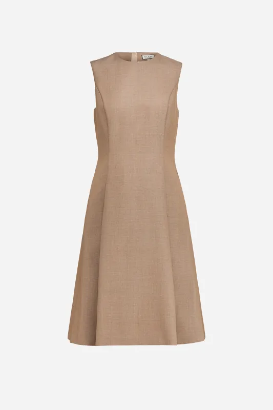 Robe cintrée sans manche avec deux plis devant en crêpe cady de laine sold by Paul & Joe