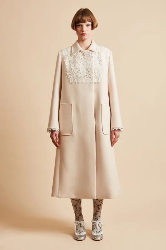 Manteau long avec plastron en dentelle sold by Paul & Joe