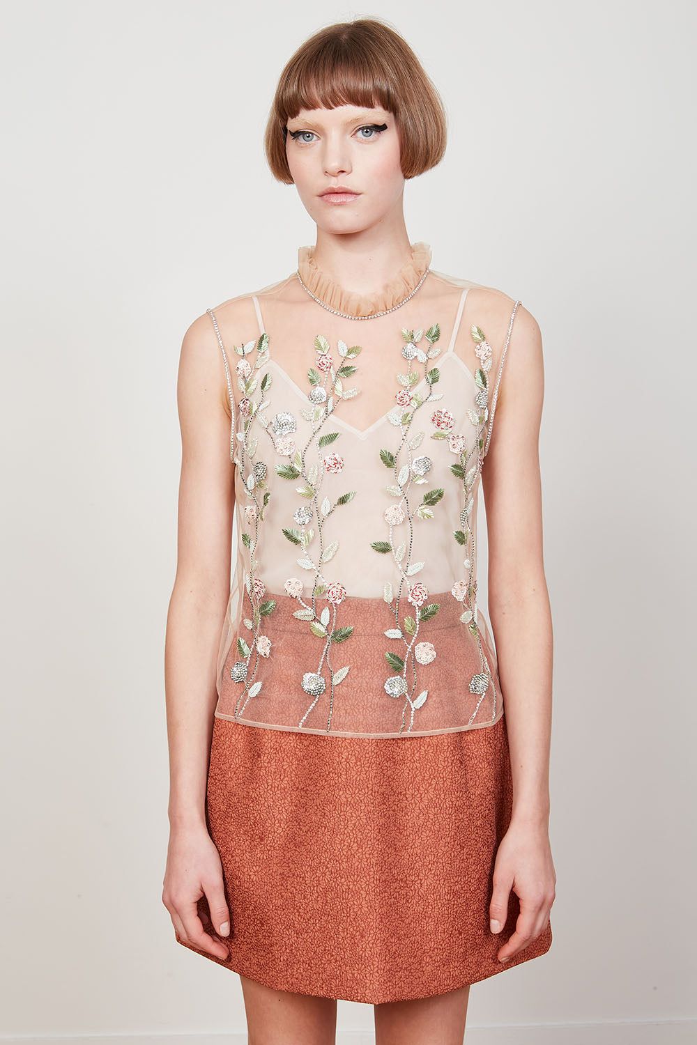 Top en tulle brodé à la main de fleurs en fils sold by Paul & Joe