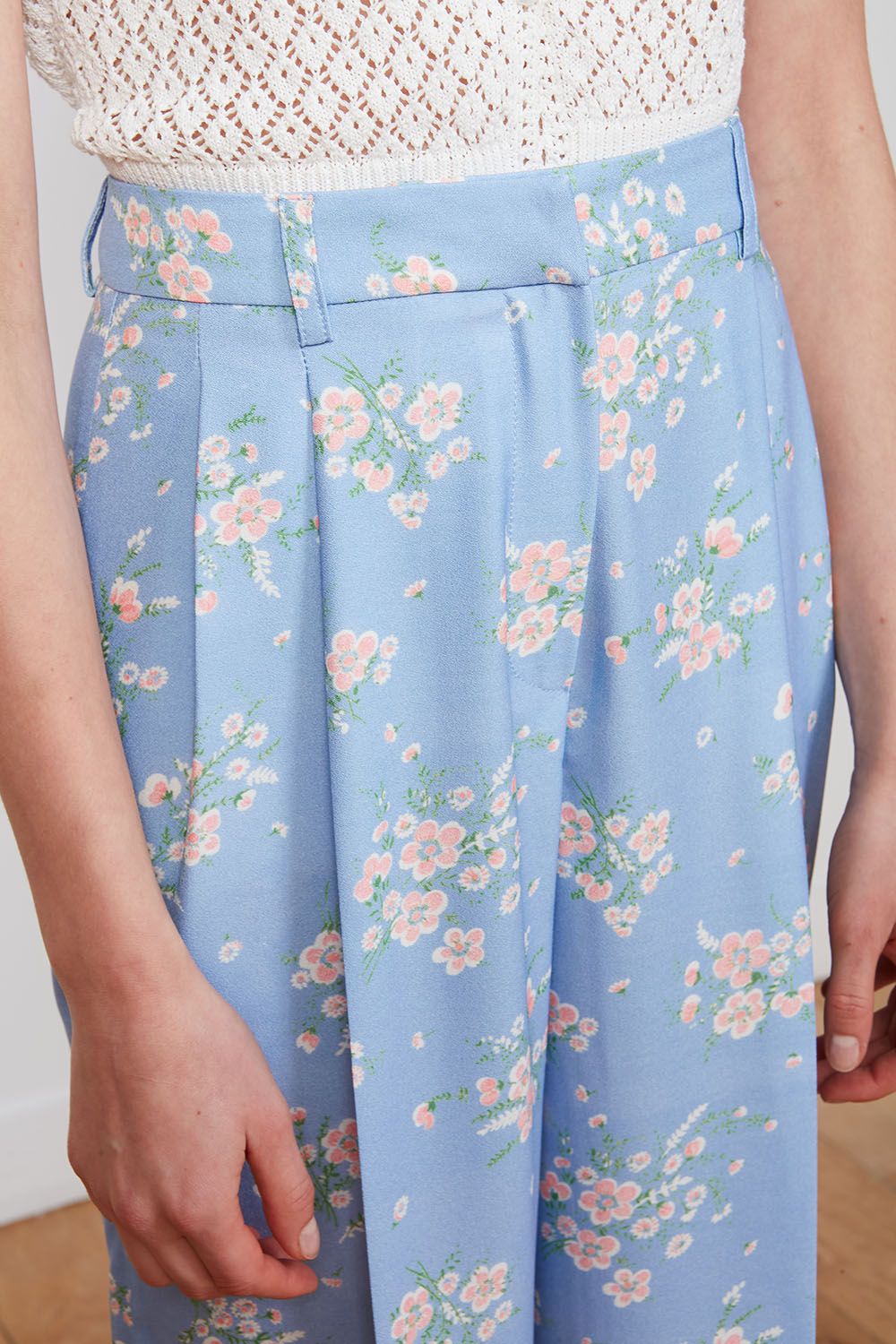 Pantalon en crêpe à l'imprimé floral sold by Paul & Joe product image thumbnail 2