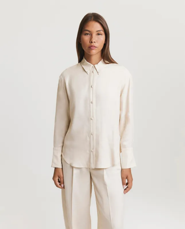 Soepelvallende blouse sold by Pauw Amsterdam