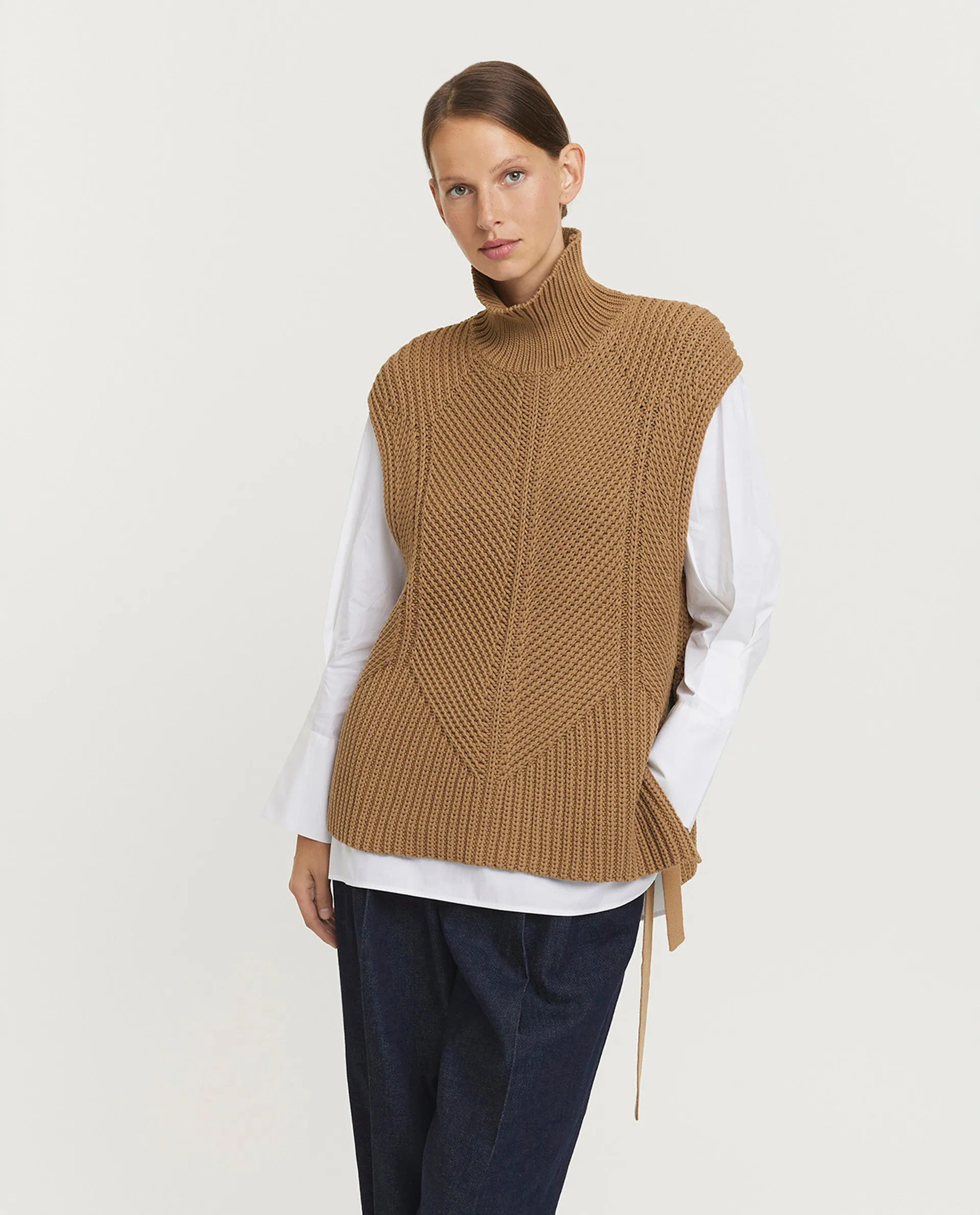 Set van gebreid vest en blouse sold by Pauw Amsterdam