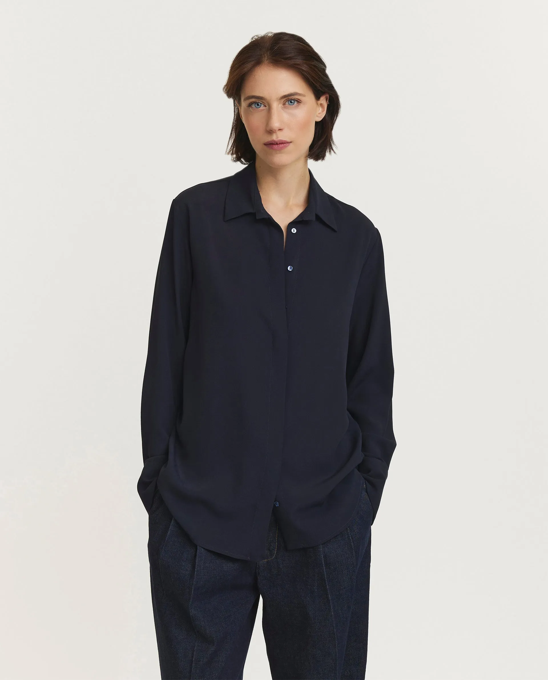 Soepelvallende blouse sold by Pauw Amsterdam