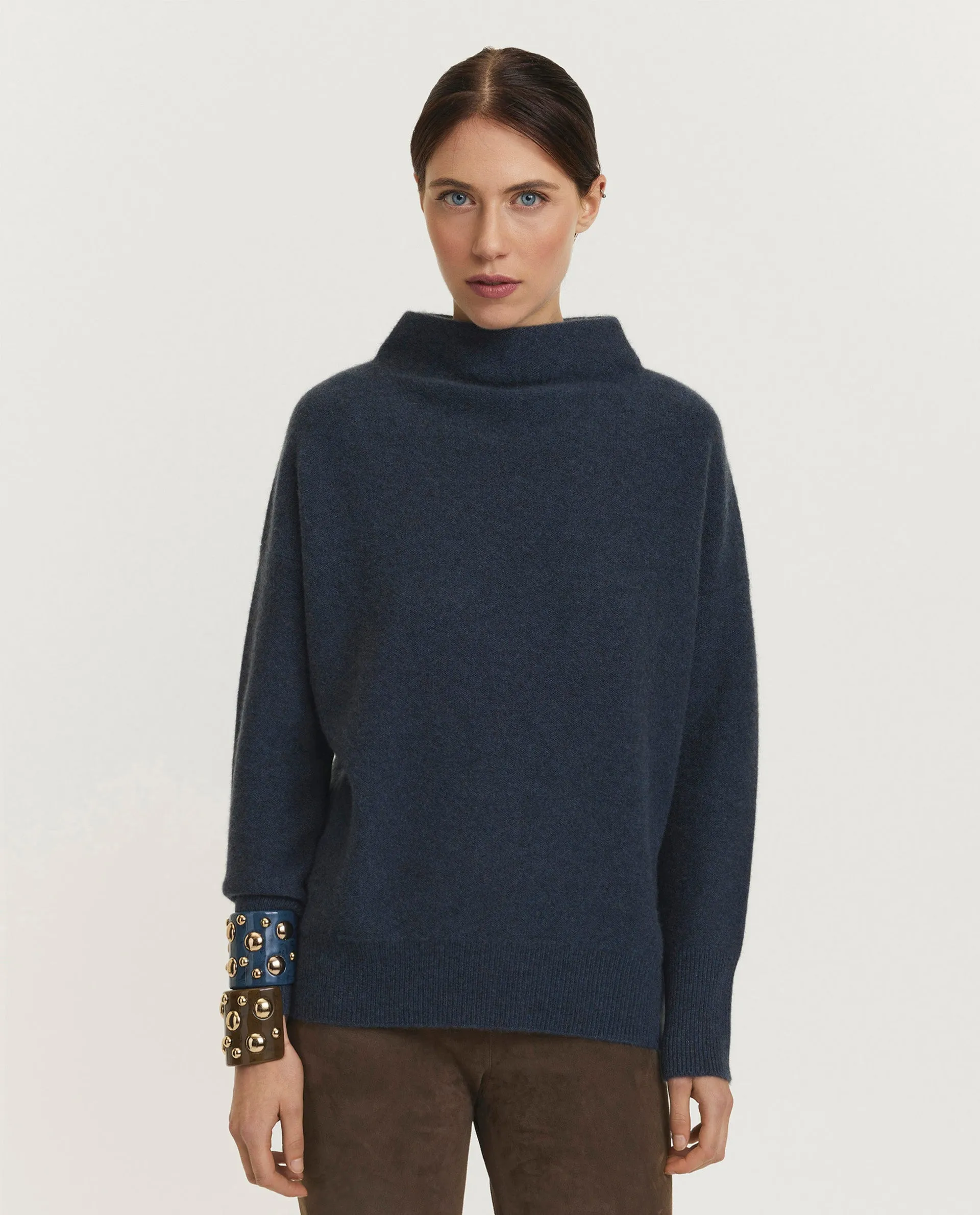 Cashmere trui met trechterhals sold by Pauw Amsterdam