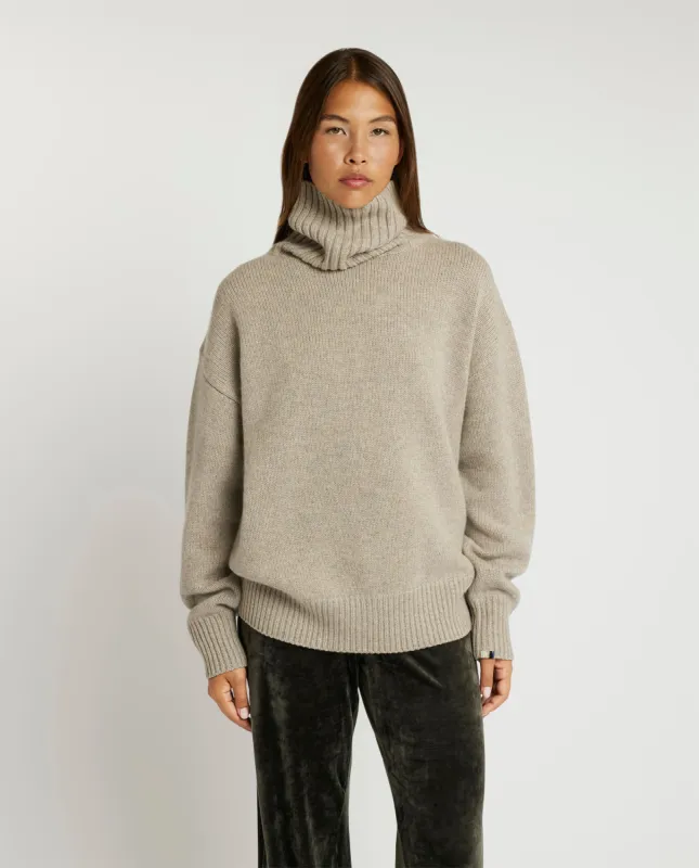 Ruime cashmere sweater sold by Pauw Amsterdam