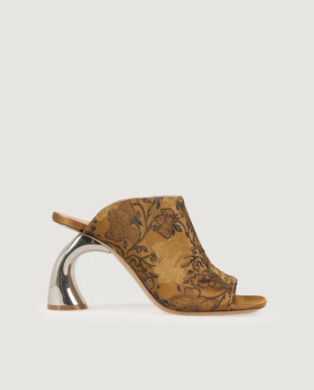 Muiltjes met gebogen hak made by Dries Van Noten