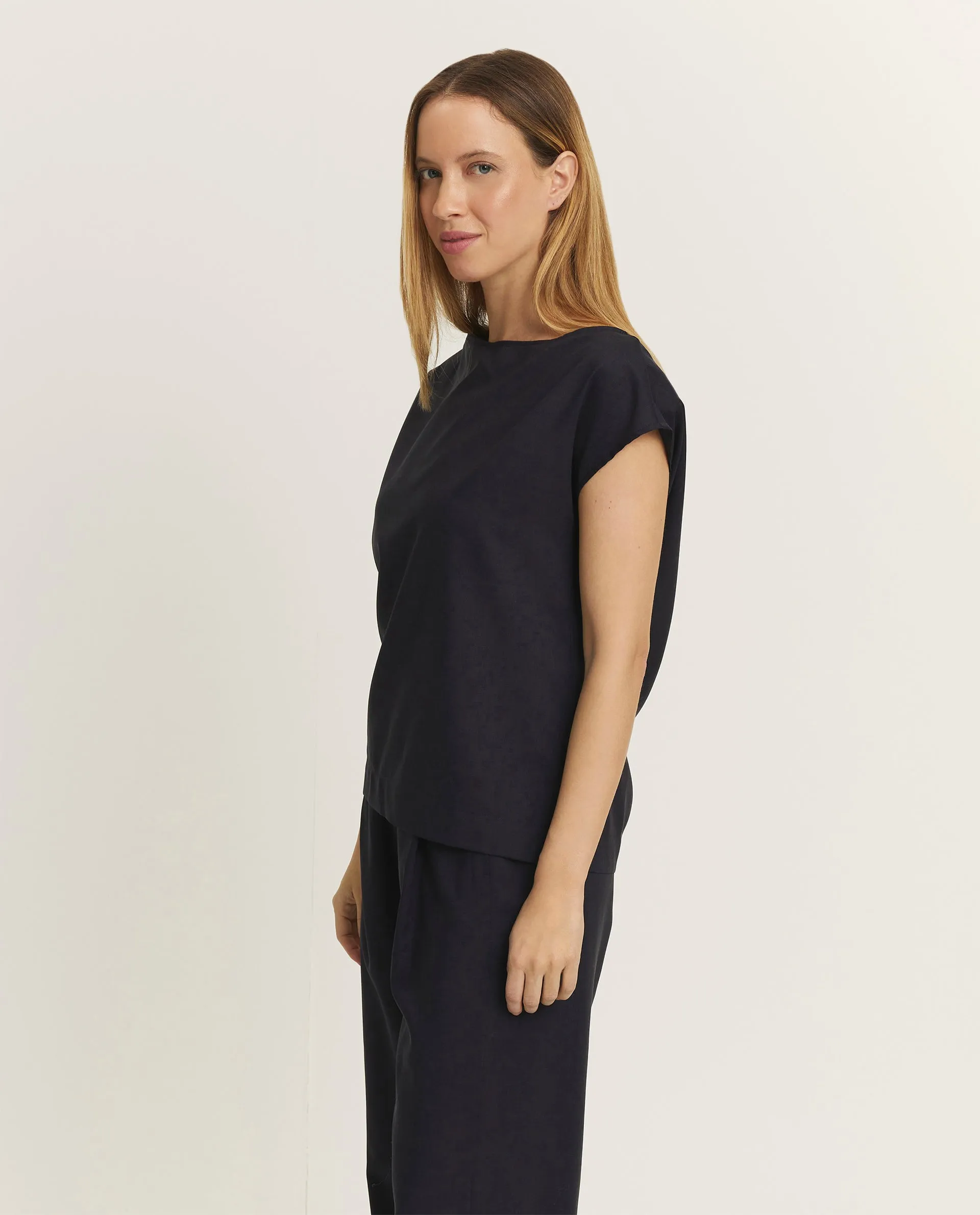 Mouwloze wollen top - Donkerblauw sold by Pauw Amsterdam product image thumbnail 4
